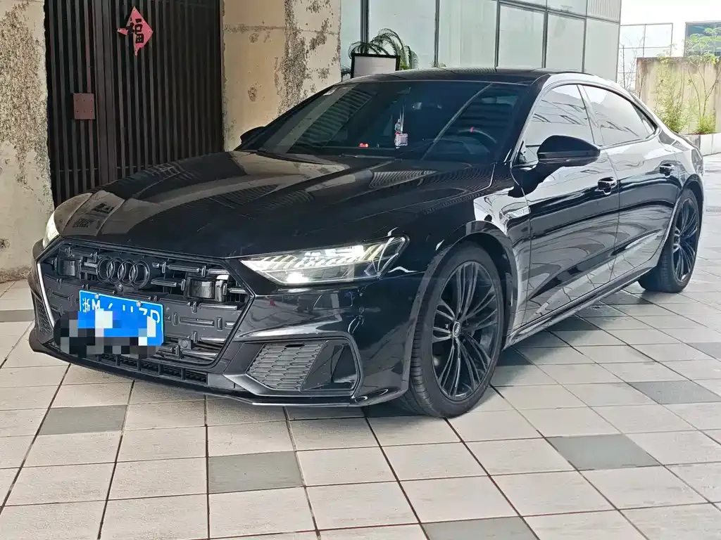 Audi A7L — фото 1