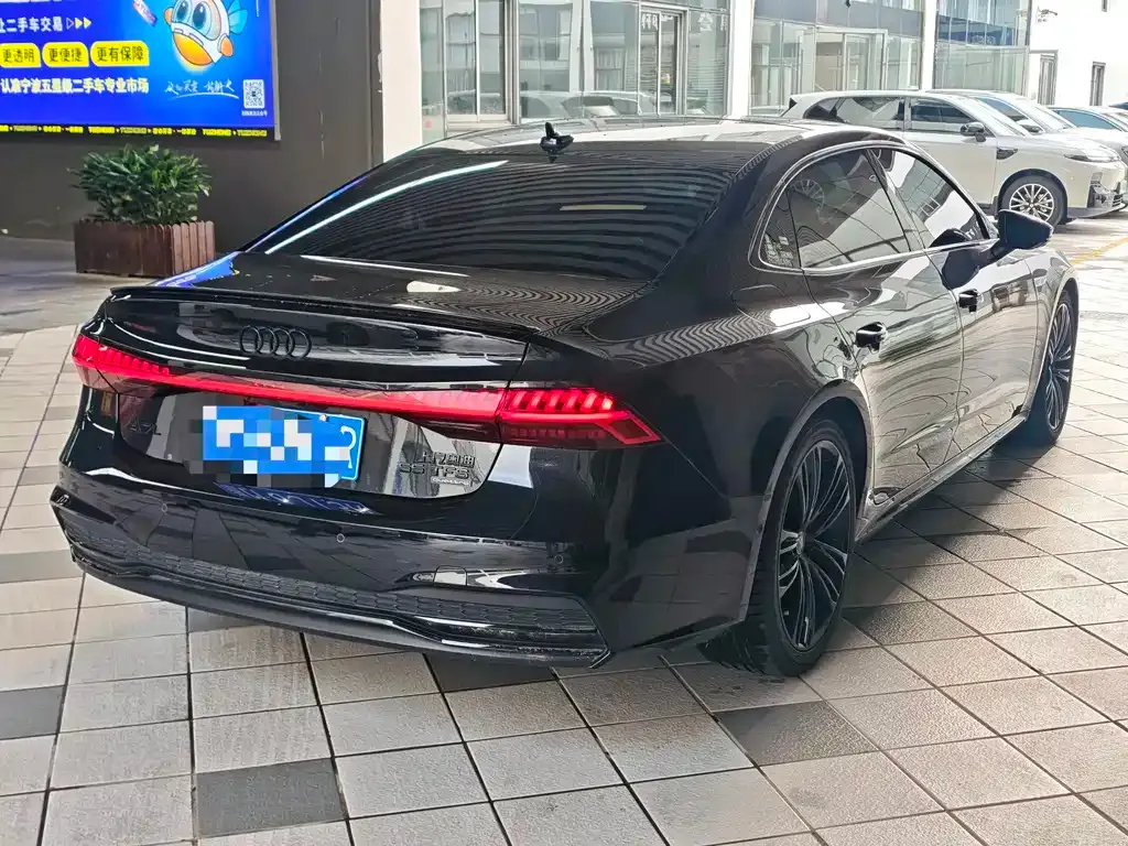 Audi A7L — фото 9