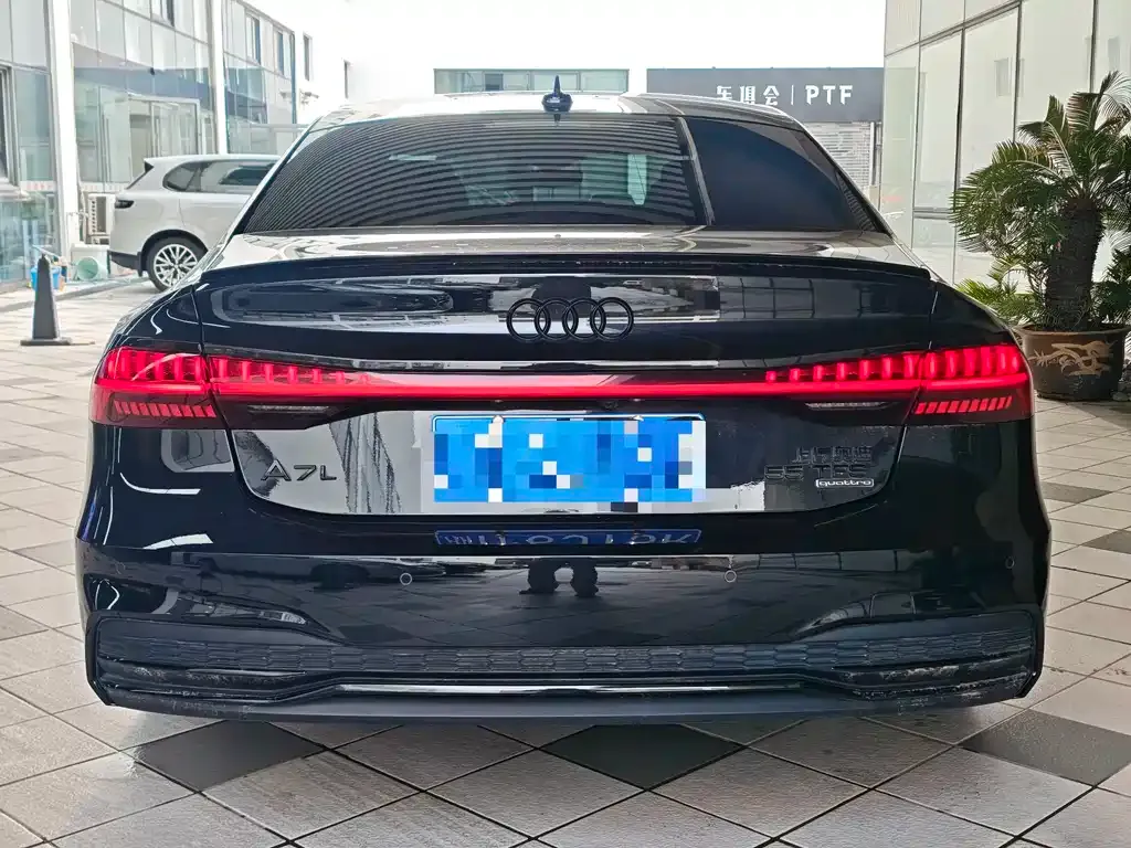 Audi A7L — фото 8