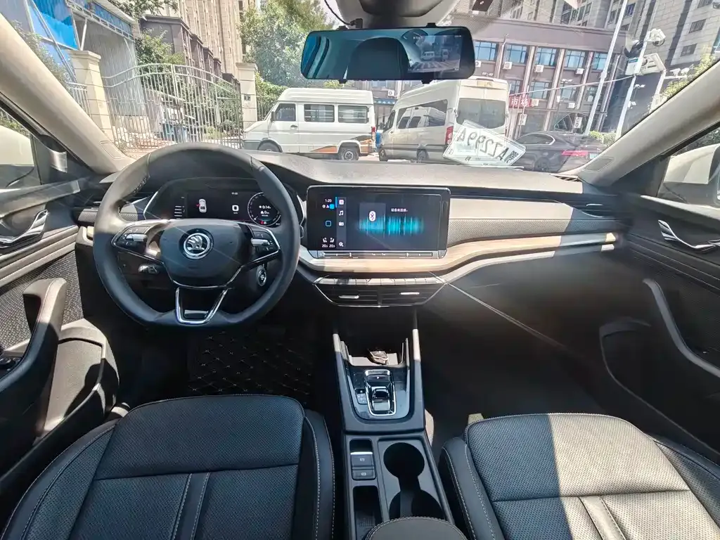 Skoda Octavia — фото 2