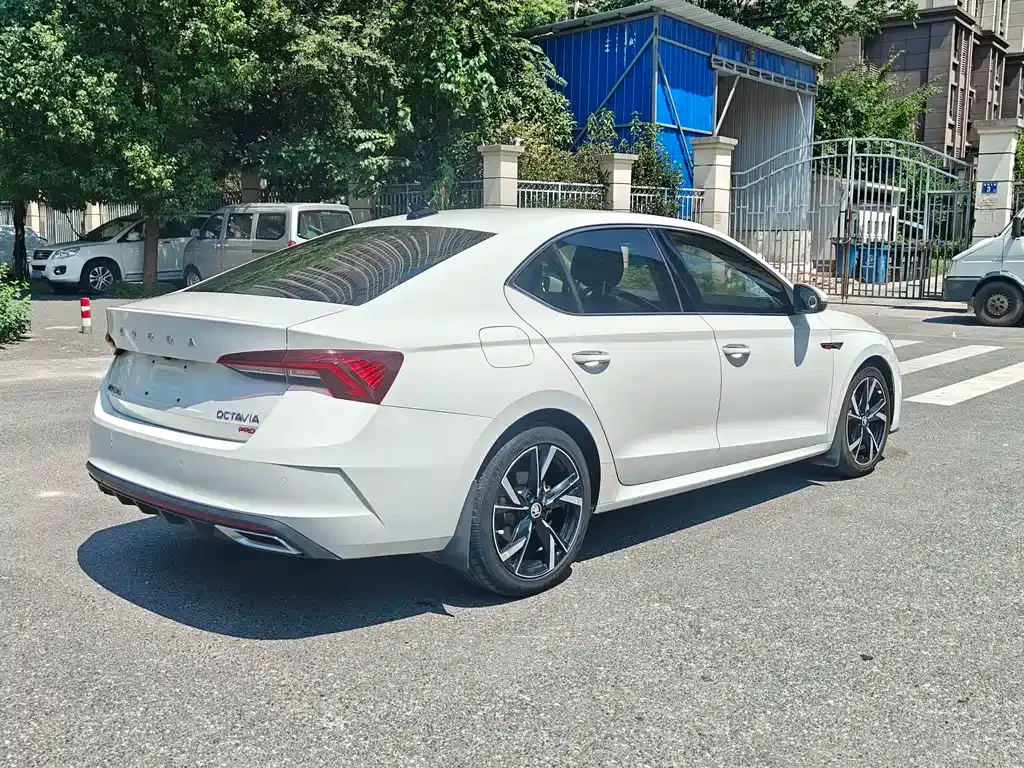 Skoda Octavia — фото 7