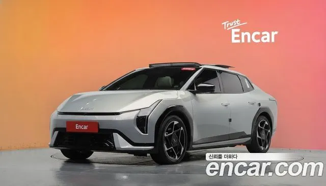 Kia EV4 — фото 1