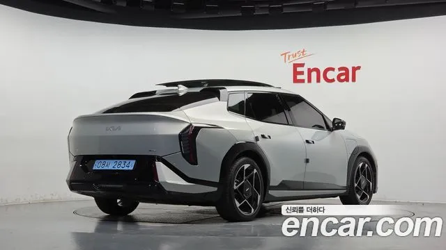 Kia EV4 — фото 4