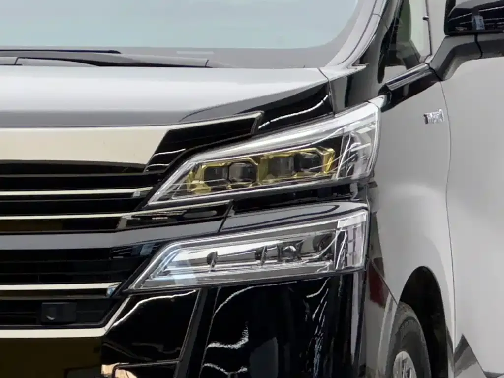 Toyota Vellfire — фото 10
