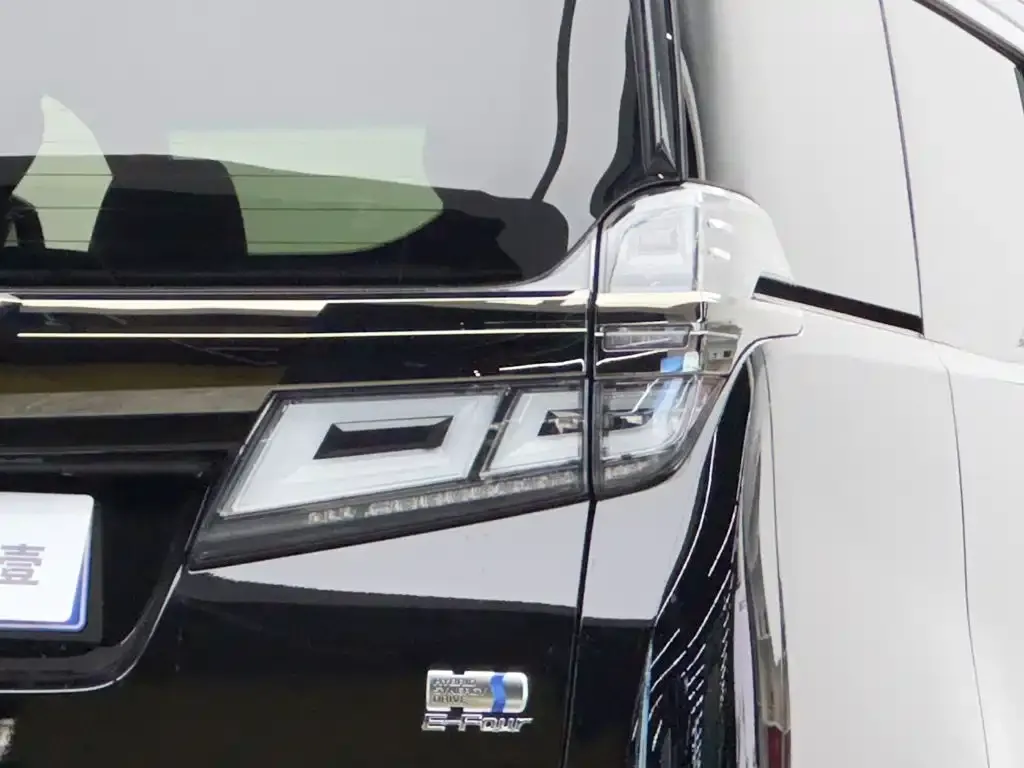 Toyota Vellfire — фото 4