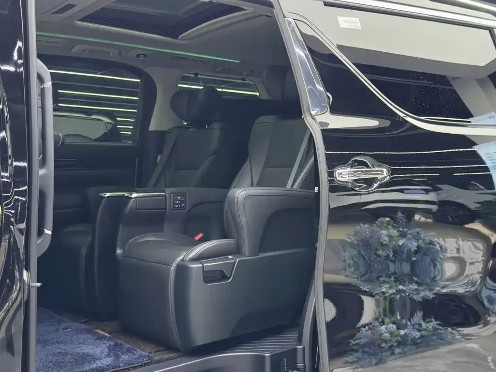 Toyota Vellfire — фото 6