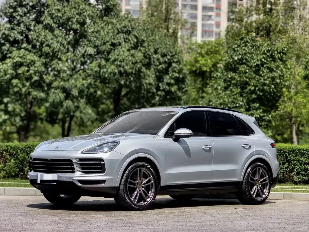 Porsche Cayenne — фото 1