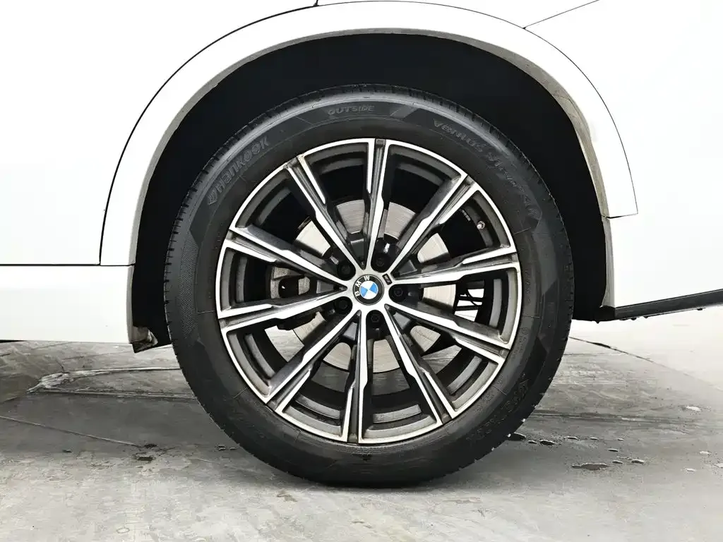 BMW X5 — фото 10