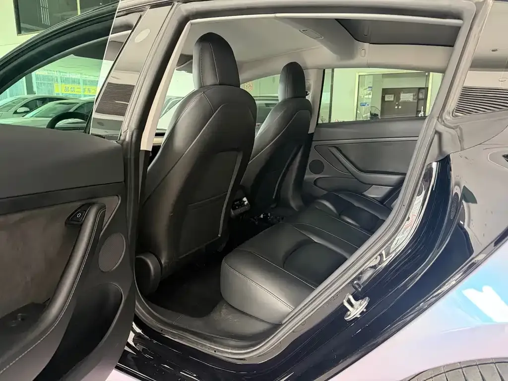 Tesla Model 3 — фото 6