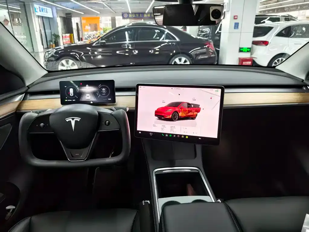 Tesla Model Y — фото 4