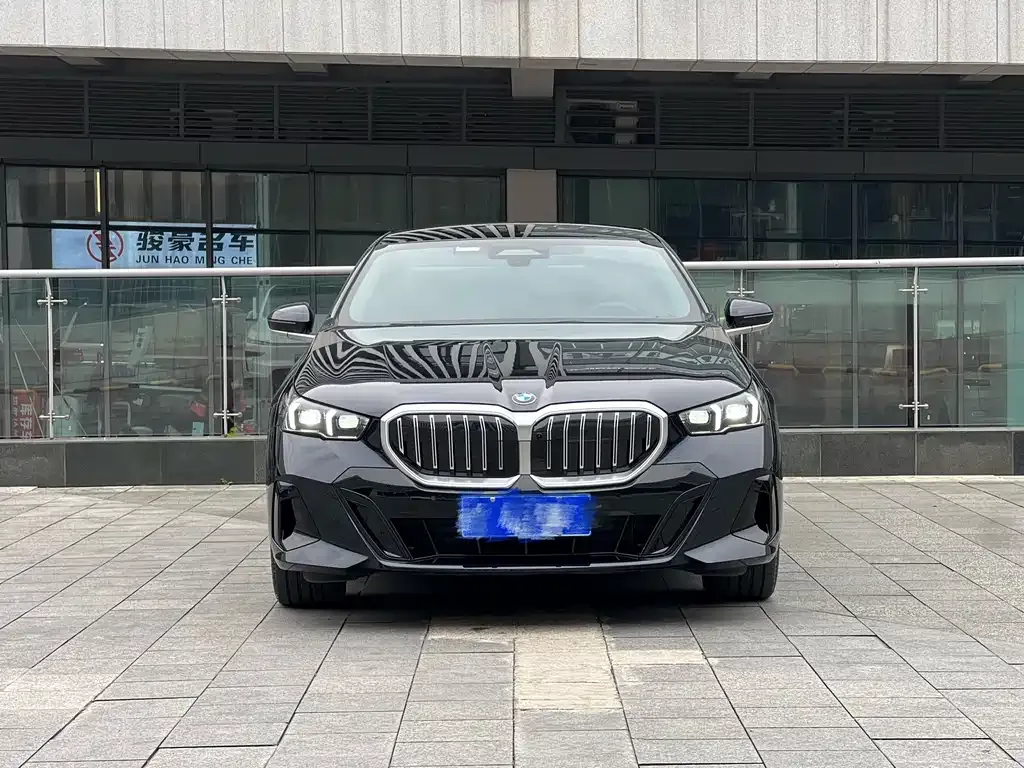 BMW 5 Series — фото 4
