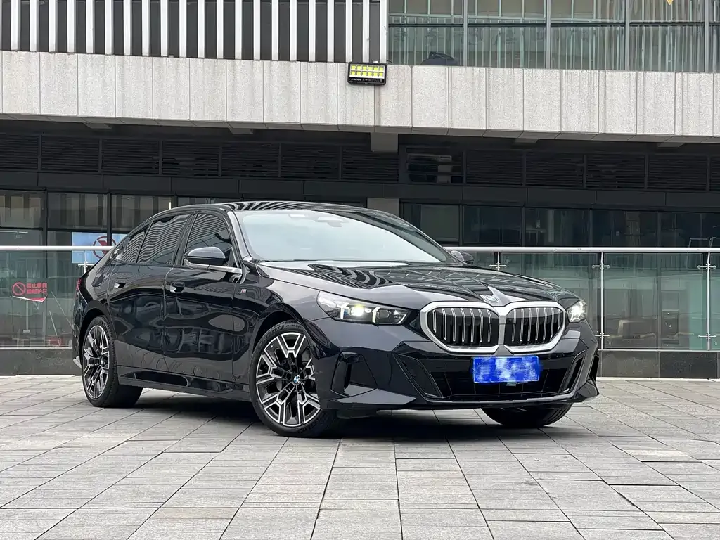 BMW 5 Series — фото 5