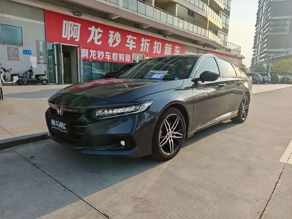 Honda Accord — фото 1