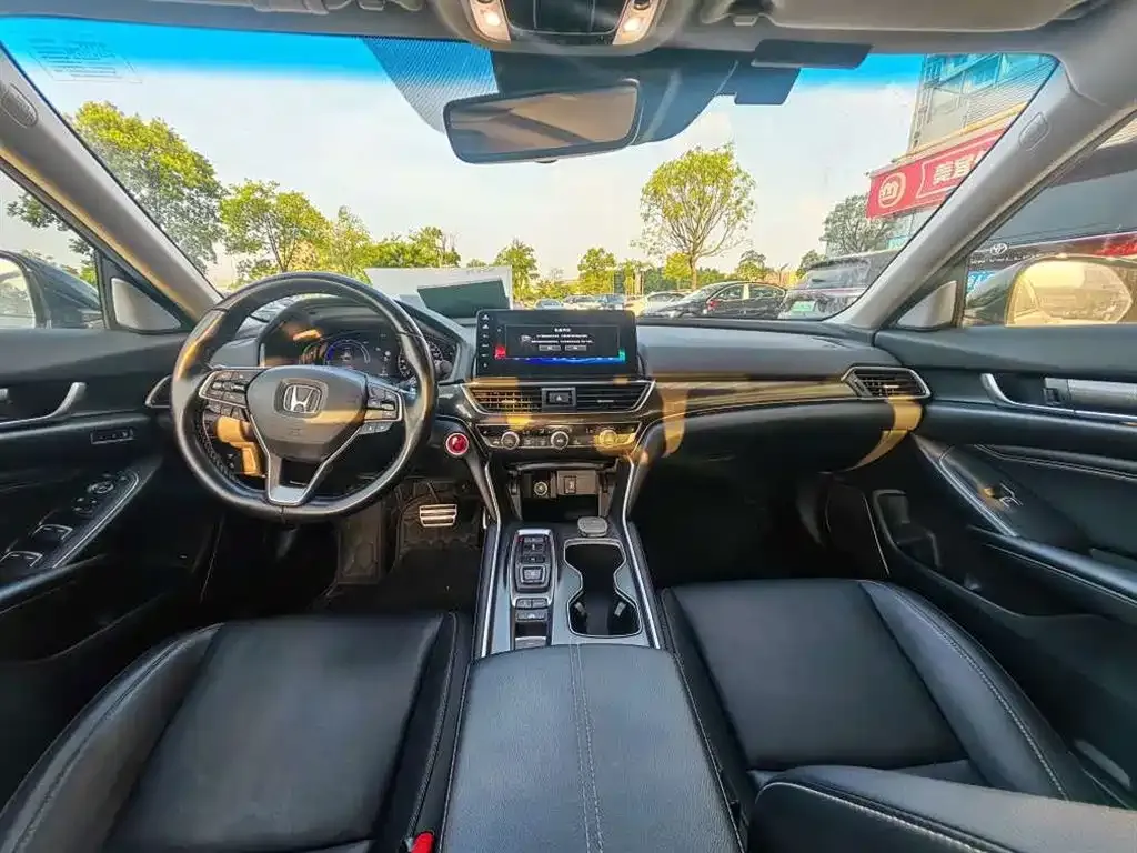 Honda Accord — фото 9