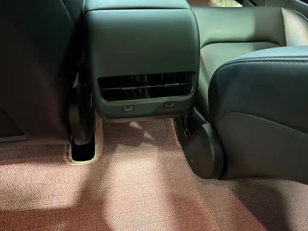 Tesla Model 3 — фото 10