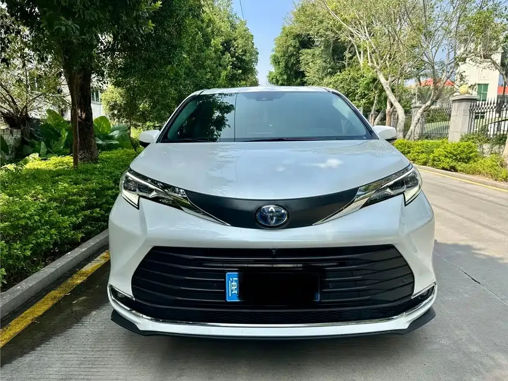 Toyota Sienna — фото 8