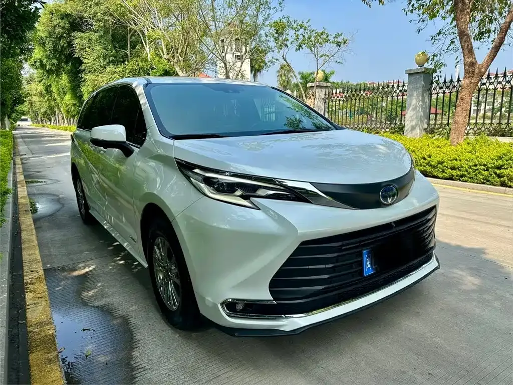 Toyota Sienna — фото 6