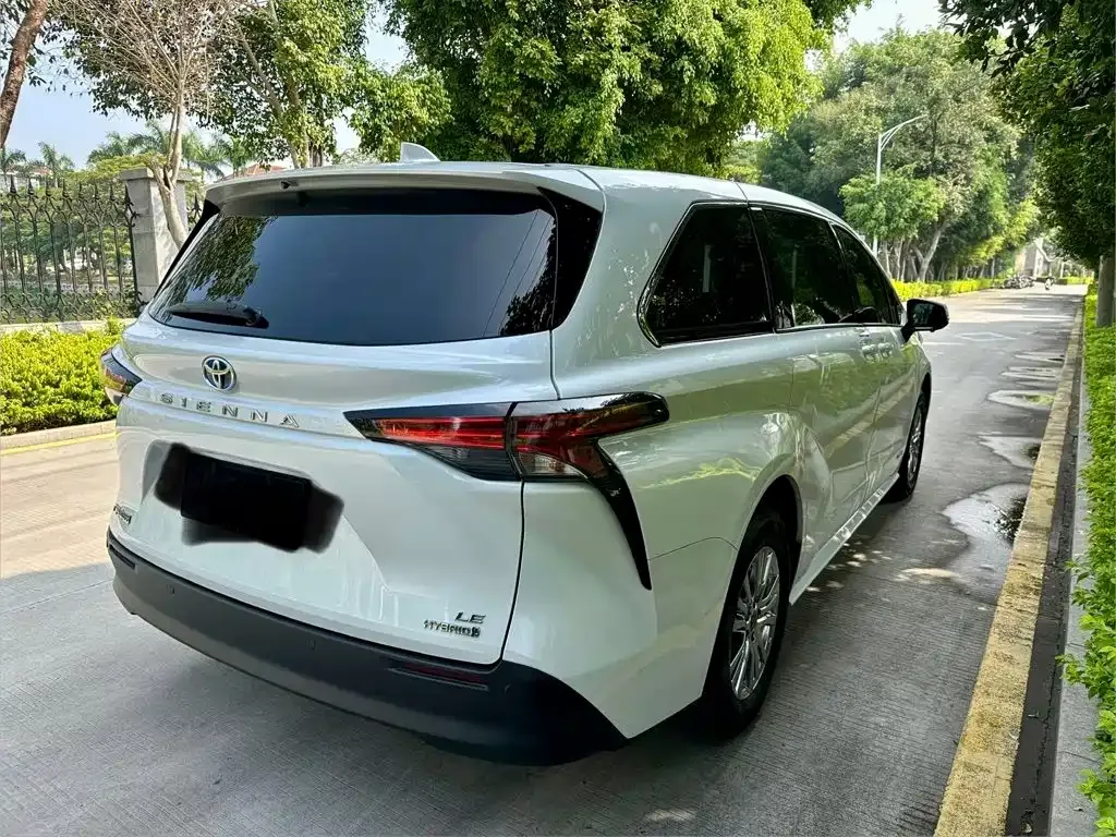 Toyota Sienna — фото 7