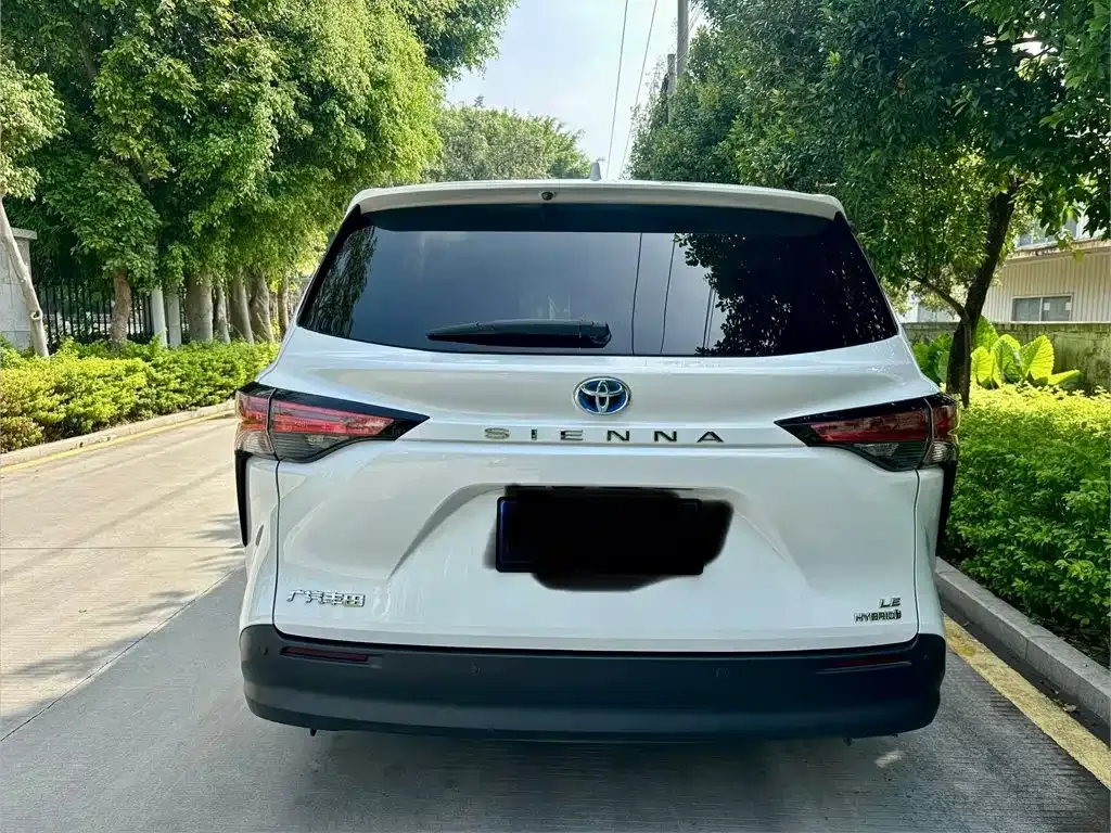 Toyota Sienna — фото 9