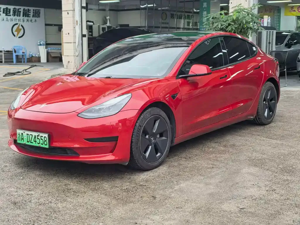 Tesla Model 3 — фото 1