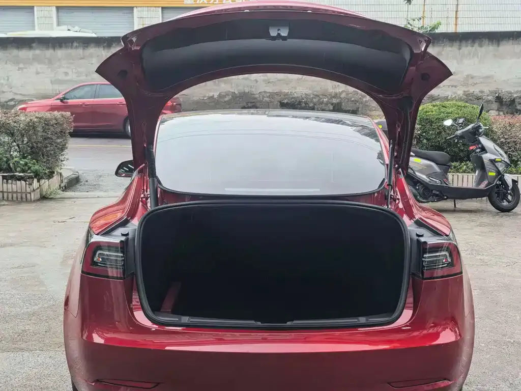 Tesla Model 3 — фото 5