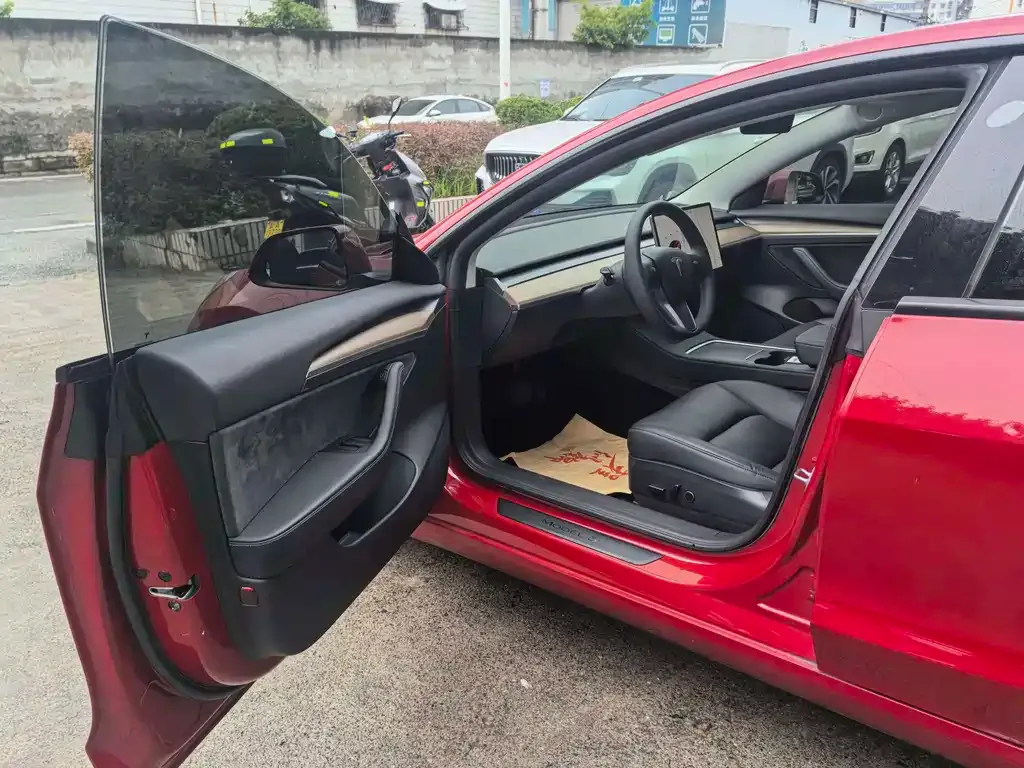 Tesla Model 3 — фото 6