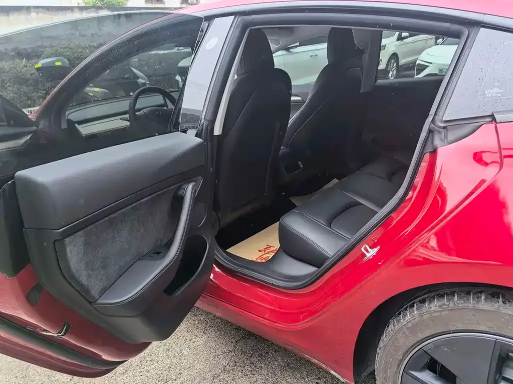 Tesla Model 3 — фото 2