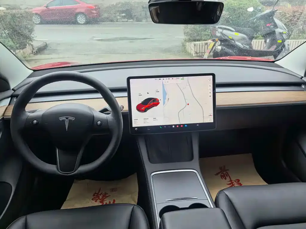 Tesla Model 3 — фото 3