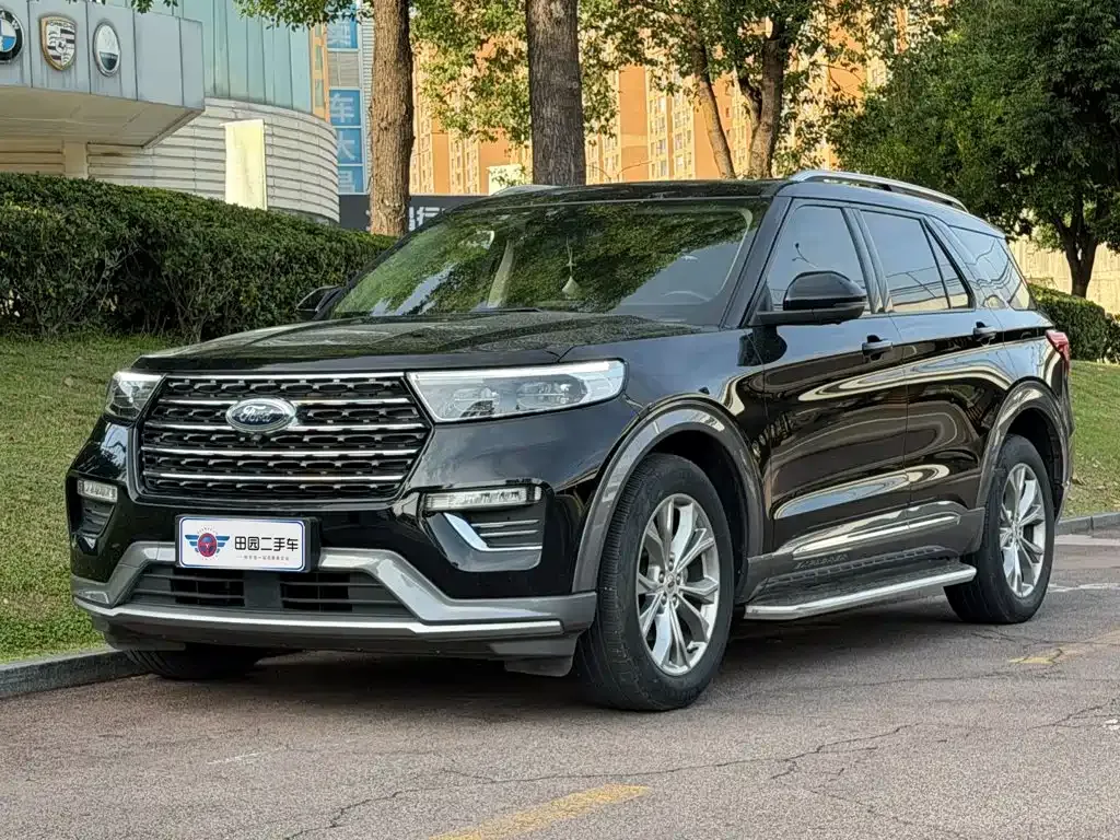 Ford Explorer — фото 1