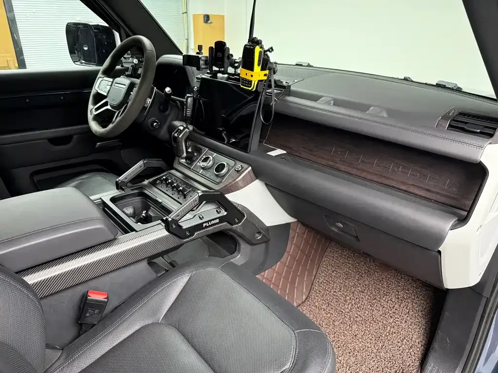 Land Rover Defender — фото 10