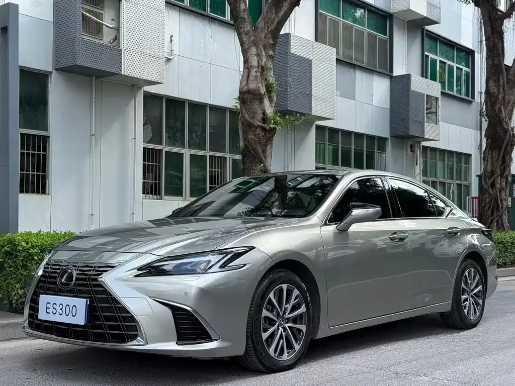Lexus ES — фото 1