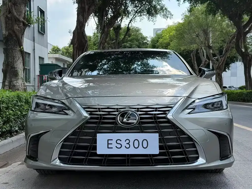 Lexus ES — фото 8