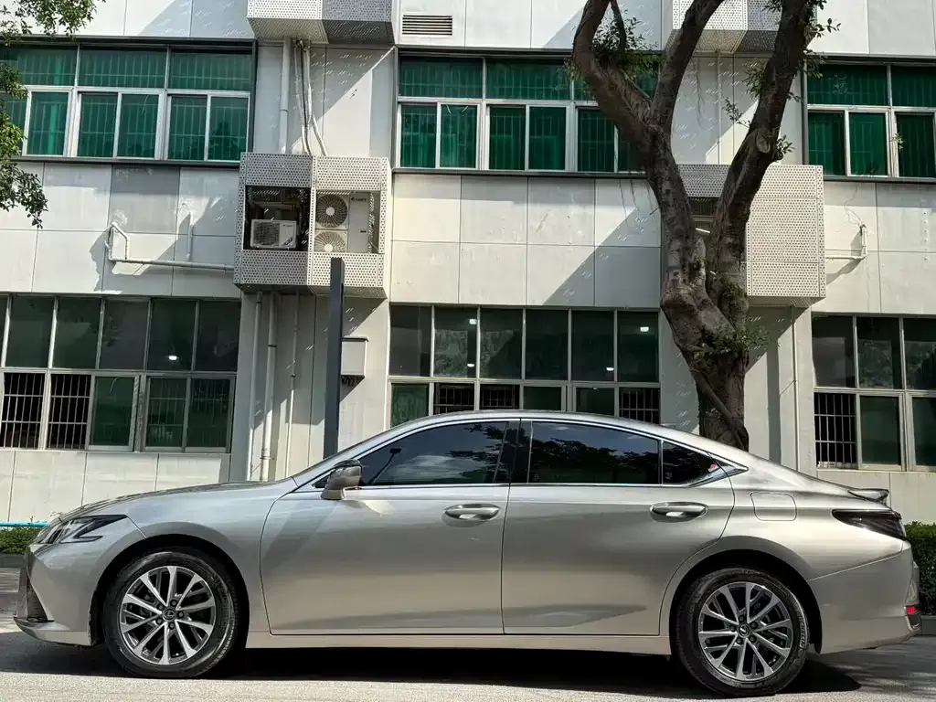 Lexus ES — фото 4