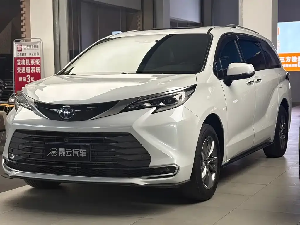 Toyota Sienna — фото 1