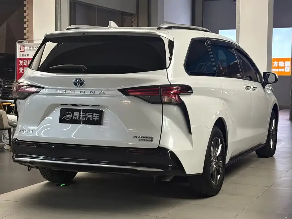 Toyota Sienna — фото 10