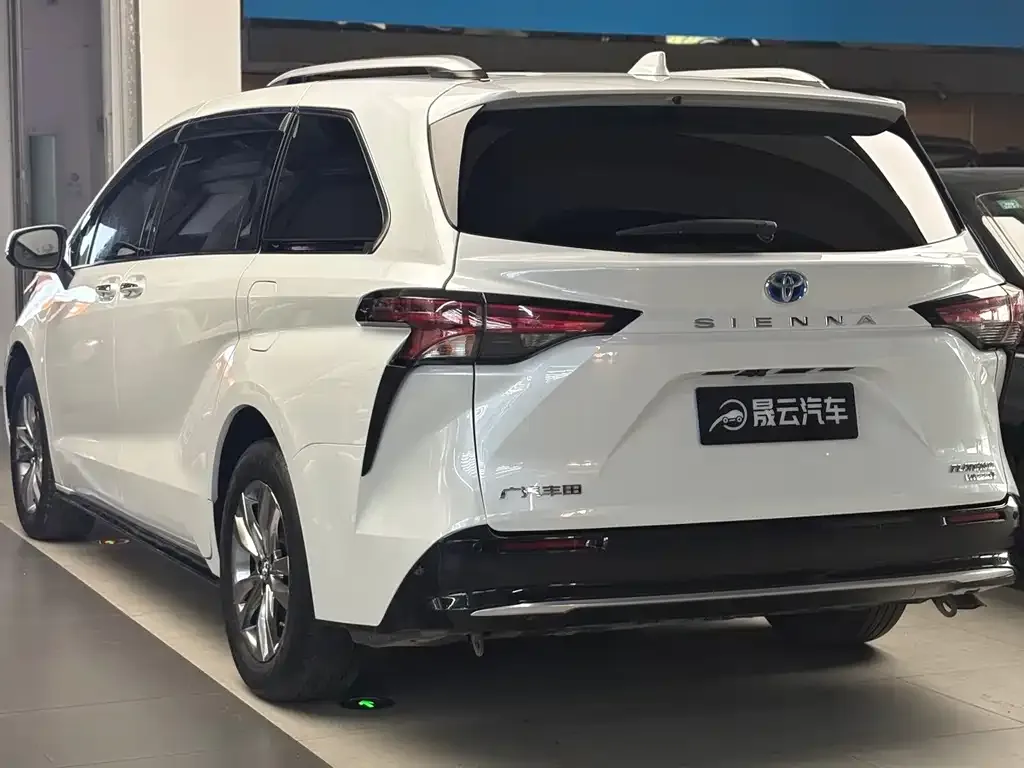 Toyota Sienna — фото 8