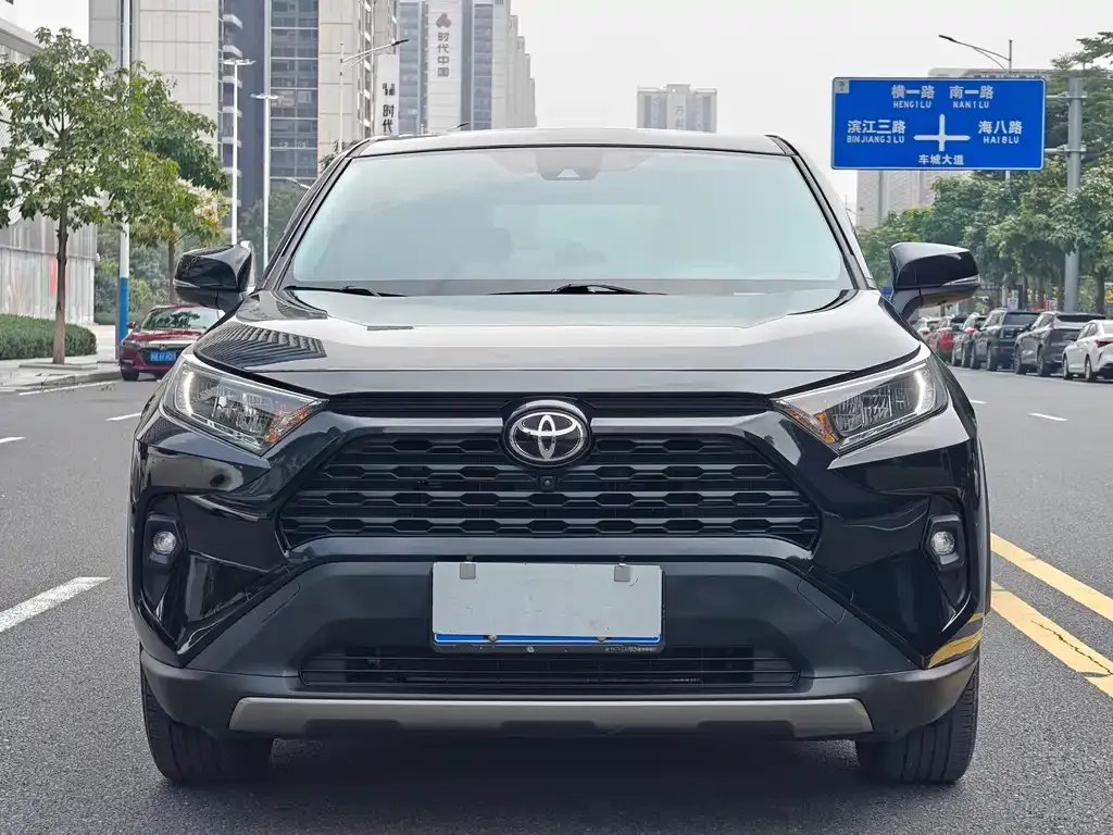 Toyota RAV4 — фото 3