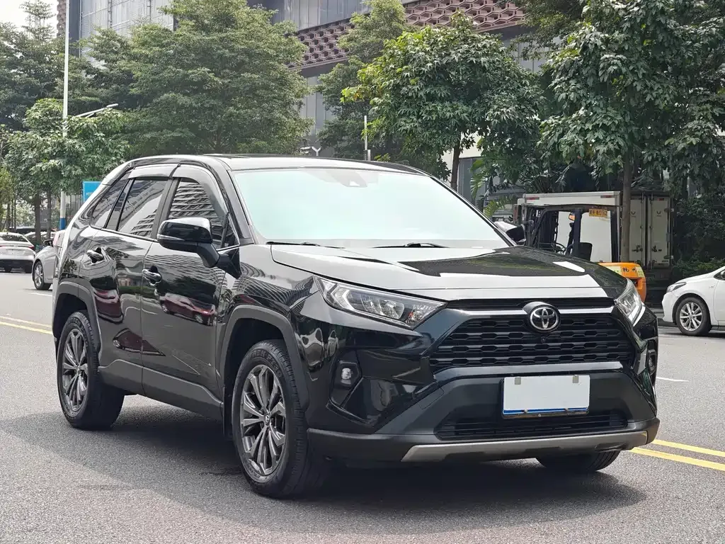 Toyota RAV4 — фото 7