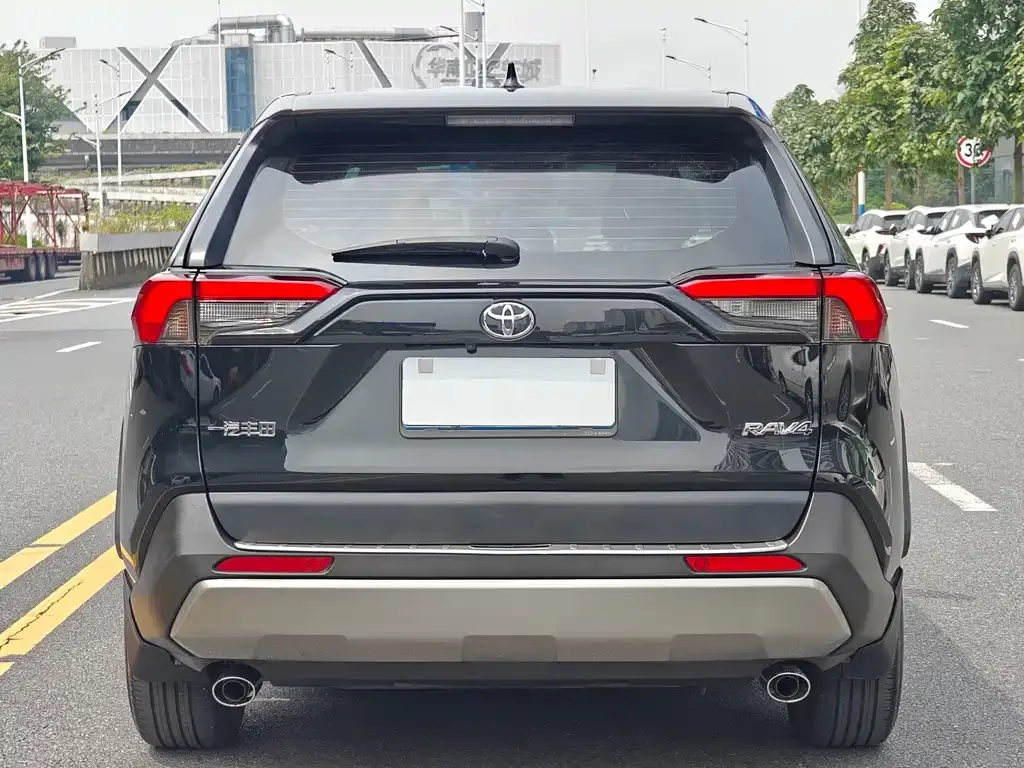Toyota RAV4 — фото 2