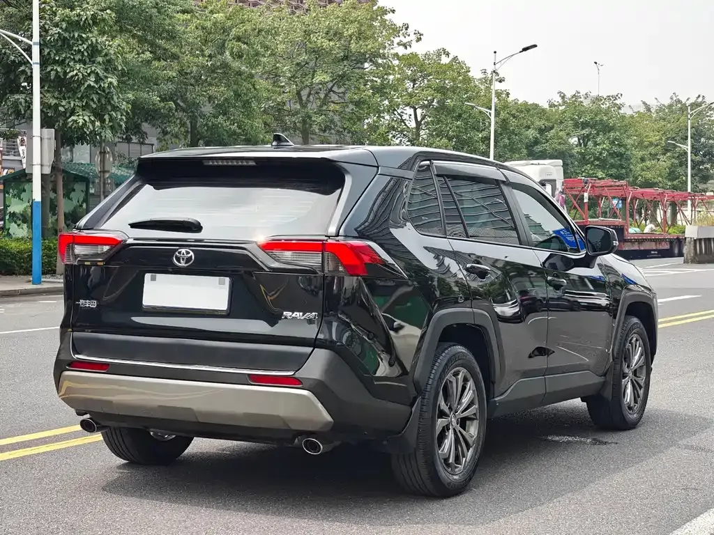 Toyota RAV4 — фото 9