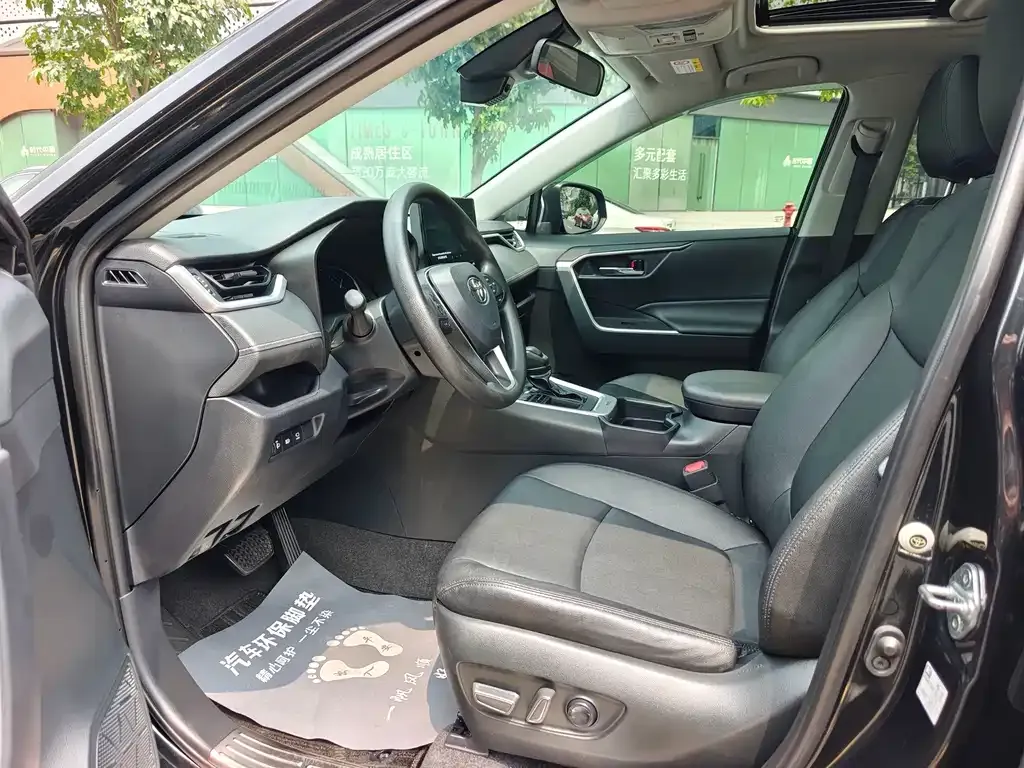 Toyota RAV4 — фото 10