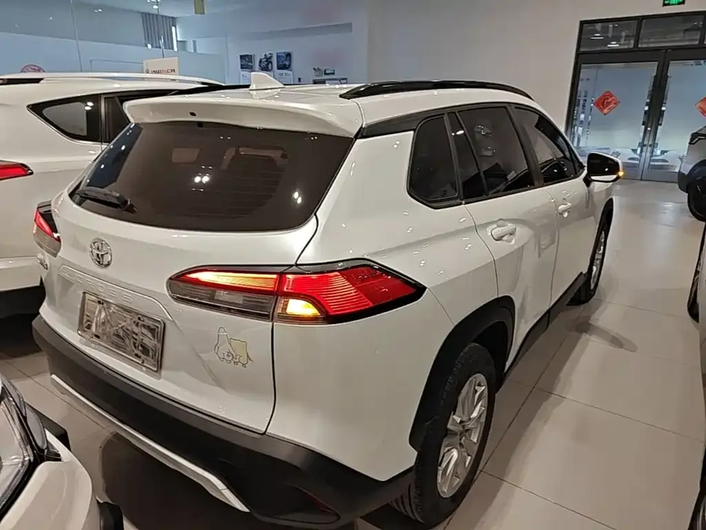 Toyota Corolla Cross — фото 8
