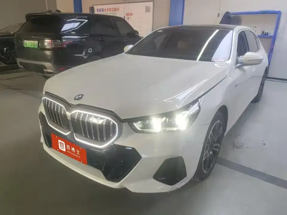 BMW 5 Series — фото 1