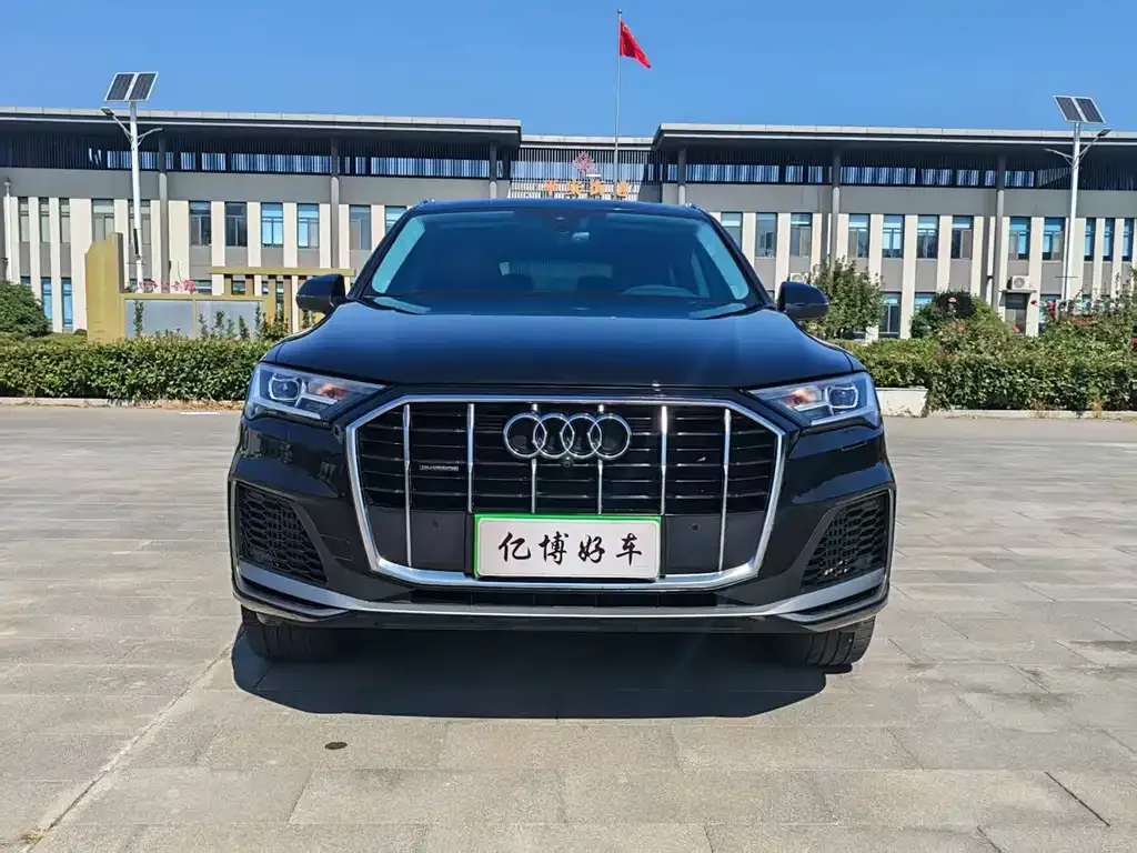 Audi Q7 — фото 1