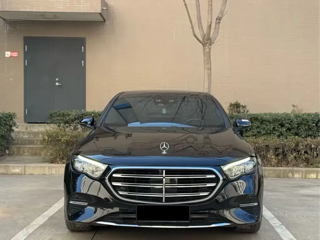 Mercedes-Benz E-Class — фото 4