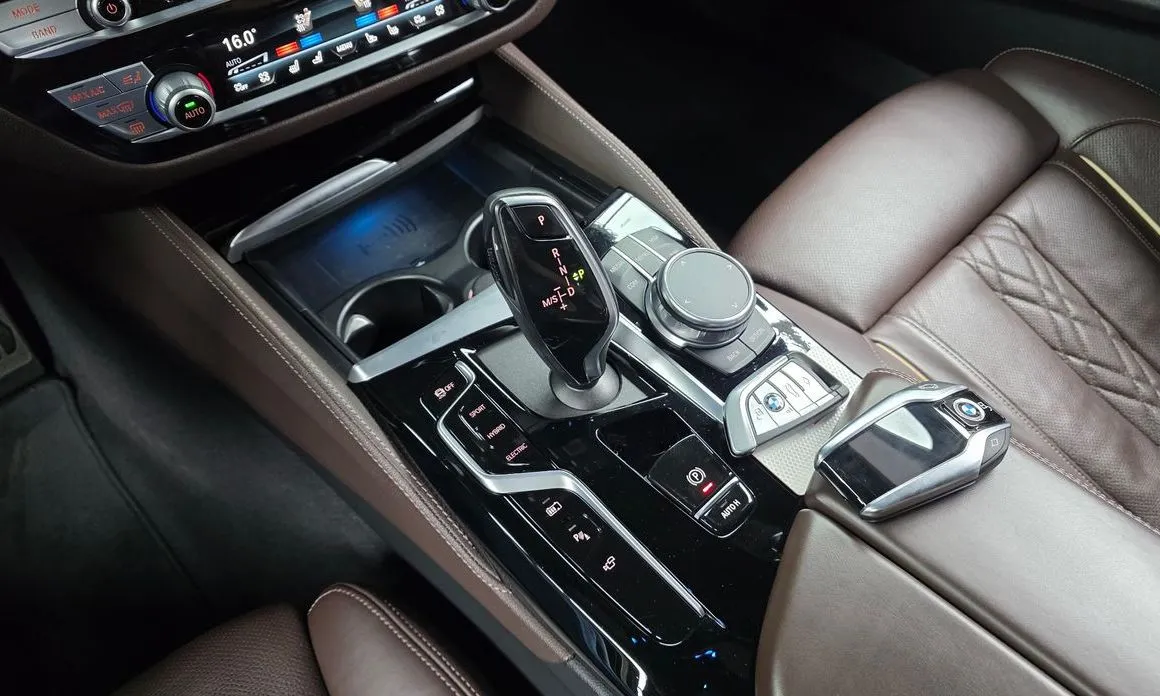 BMW 5-Series — фото 10