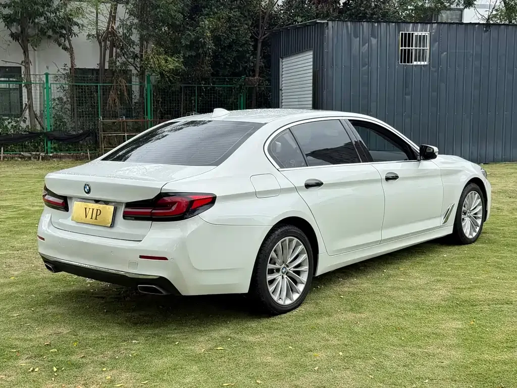 BMW 5 Series — фото 4