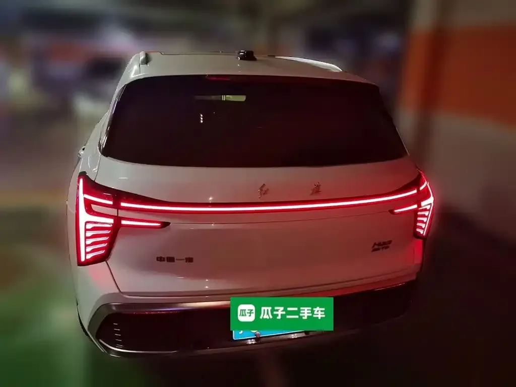 Hongqi HS3 — фото 2