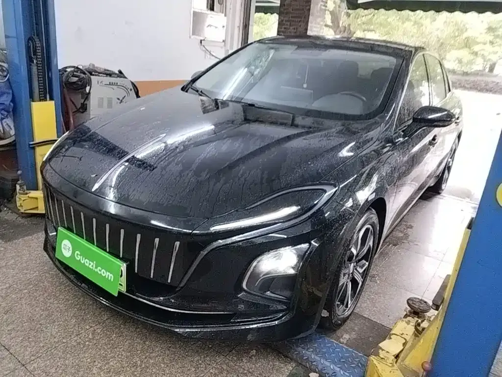 Hongqi E-QM5 — фото 1