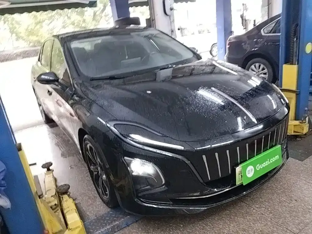 Hongqi E-QM5 — фото 6